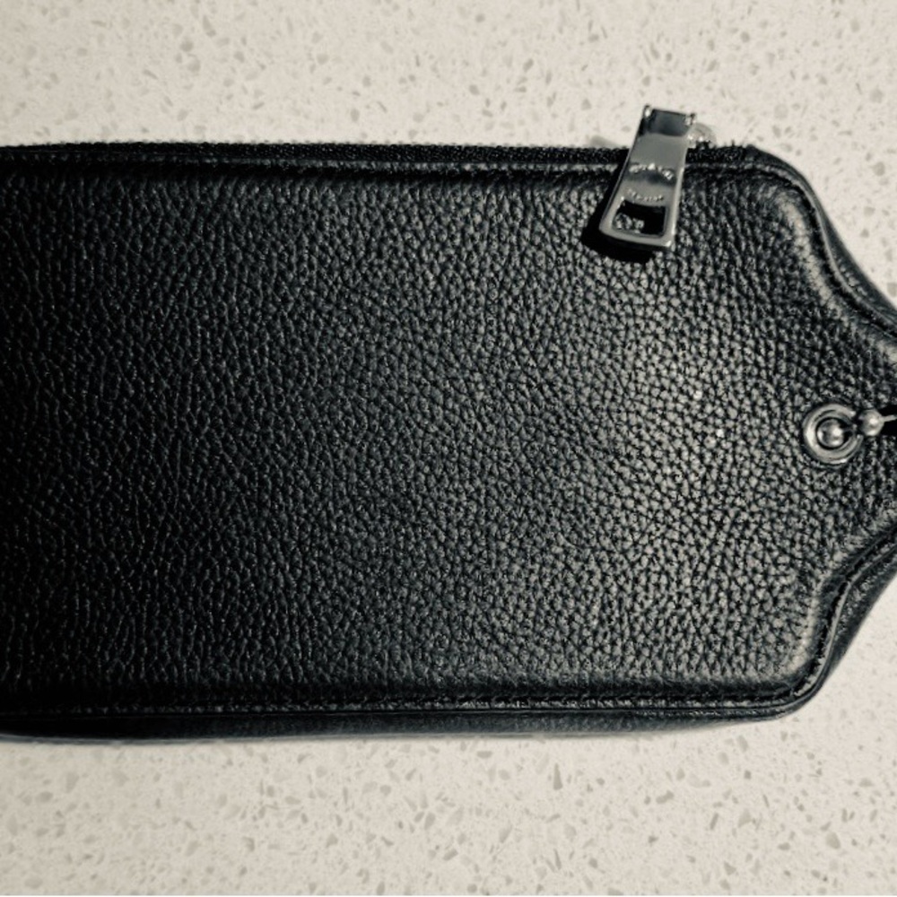 NWOT - Coach Black Pebbled Leather Hangtag Wristlet - Picture 3 of 3